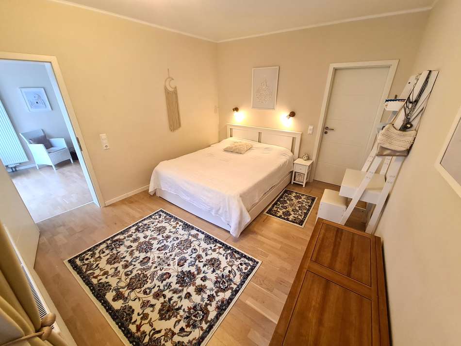 mit angrenzender Ankleide