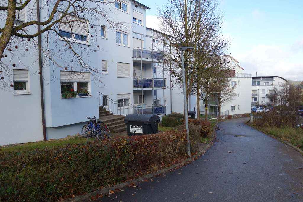 Immobilie in Laichingen - Charmante 3‑Zimmer‑Wohnung mit sonnigem Balkon und Tiefgarage - provisionsfrei vom Eigentümer - Bild 2