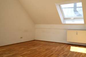 Dachgeschoss mit Potenzial:  Raum für Ihre Ideen und mit einer kleinen Dachterrasse !  – Kornwegerstr. 25B, 81375 Neuhadern, München – Vorschaubild 6