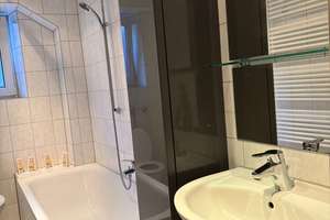 Gepflegte Wohnung mit zwei Zimmern und Einbauküche in Nürnberg – Die vollständige Adresse der Immobilie erhältst du vom Anbieter., 90459 Gugelstraße, Nürnberg – Vorschaubild 2
