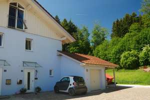 Schönes Haus im Haus in ruhiger Ortsrandlage bei Prien am Chiemsee – Die vollständige Adresse der Immobilie erhältst du vom Anbieter., 83209 Prien am Chiemsee – Vorschaubild 2
