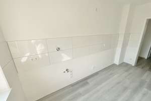 Frisch renovierte 4-Zimmer-Wohnung mit Balkon und Gäste-WC! – Katernberger Str. 21-25, 45327 Katernberg, Essen – Vorschaubild 2