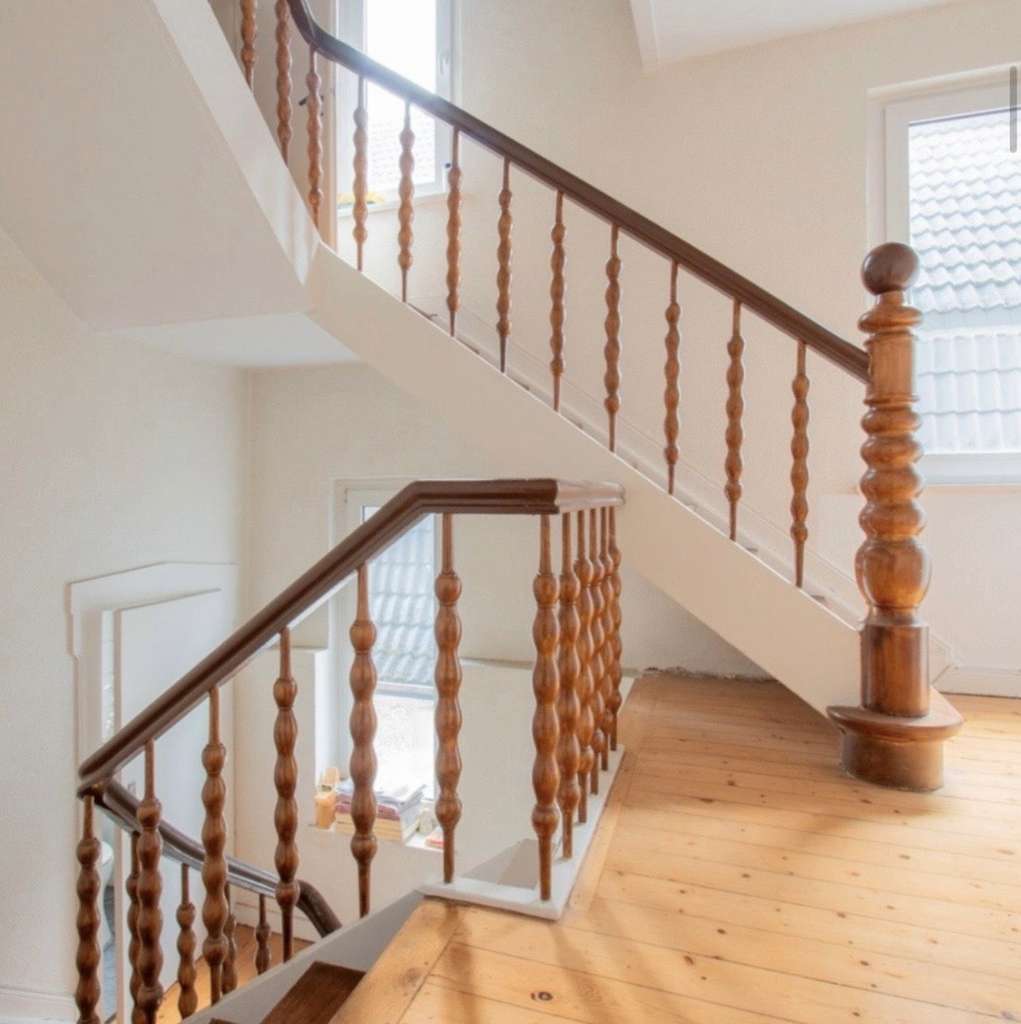 Immobilie in Bad Salzuflen - Altbauvilla (Doppelhaushälfte) mit Garten, 3 Stellplätzen und Ausbaupotenzial in zentraler Lage - Bild 0