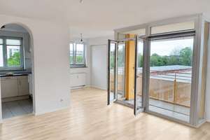 Helle, offene 3-Zimmer-Wohnung mit Balkon und Ausblick 