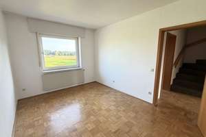 Drei Ebenen, viele Möglichkeiten! Gepflegte Doppelhaushälfte in Brake – Die vollständige Adresse der Immobilie erhältst du vom Anbieter., 33729 Heepen, Bielefeld – Vorschaubild 12