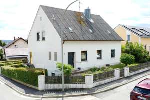 Raumwunder in Maxhütte-Haidhof – Einfamilienhaus mit ca. 177m² Wohnfläche auf 675m² Traumgrundstück – Die vollständige Adresse der Immobilie erhältst du vom Anbieter., 93142 Maxhütte-Haidhof – Vorschaubild 2