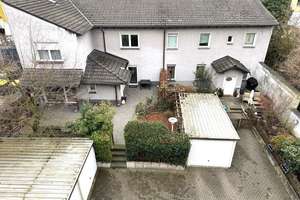 10 Wohneinheiten! Sehr gepflegtes Mehrfamilienhaus mit dazugehörigem Hinterhaus und Garagen!!!