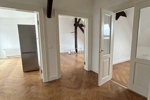 Attraktive 3-Zimmer Dachgeschosswohnung mit Balkon in Schöneberg – Monumentenstraße 13, 10829 Schöneberg, Berlin – Vorschaubild 1