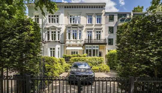 Bild von Einzugsbereit: Einzigartige Stadtvilla mit Dachterrasse in unmittelbarer Außenalsternähe