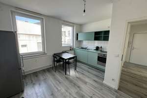 WG geeignet / Schöne helle 2 Zimmer Wohnung mit Einbauküche