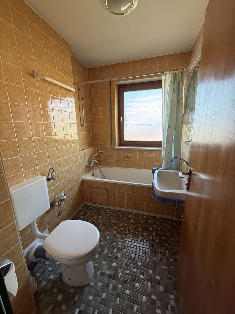 Immobilie in Bergen - Platz an der Sonne: Charmantes 1-Zimmer-Apartment im 1. OG,mit XXL Balkon - Bild 2