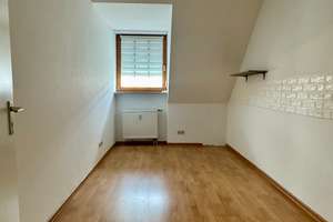 Familienfreundliche 4 Zimmer-Wohnung mit Balkon, Tiefgarage und zusätzlichem Stellplatz in Bobingen – Die vollständige Adresse der Immobilie erhältst du vom Anbieter., 86399 Bobingen – Vorschaubild 6