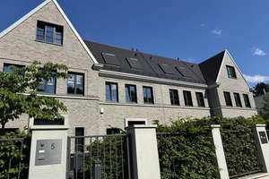 Modern Townhouse with Private Garden – Ideal for Families in Schmargendorf