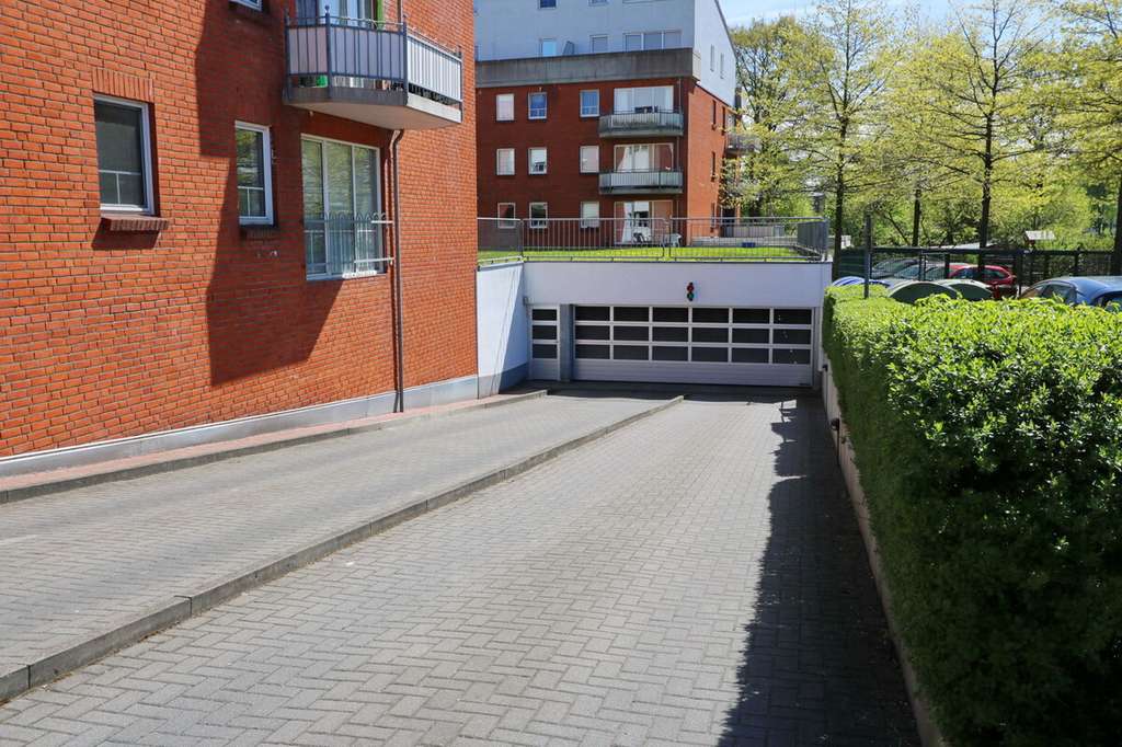 Immobilie in Kaltenkirchen - Vermietete Wohnung über 2 Ebenen mit Kamin, Aufzug und Tiefgarage in Kaltenkirchen - Bild 4