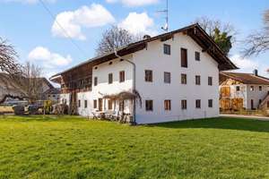 Historisches Bauernhaus mit Bundwerk – Denkmalgeschütztes Liebhaberobjekt mit besonderem Charakter – Die vollständige Adresse der Immobilie erhältst du vom Anbieter., 83547 Babensham – Vorschaubild 1