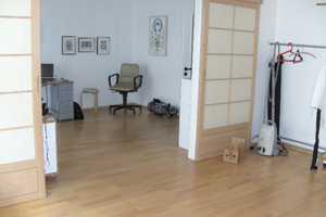 Schön geschnittene 3 Zimmer,Wohnküche, Diele, Bad mit Badewanne sehr hell, Vinylböden Balkon,HWR – Helmholtzstrasse 20, 40215 Düsseldorf – Vorschaubild 1