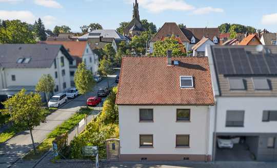 Eckgrundstück mit zusätzlichen Bebauungsmöglichkeiten - gegenüber Parkanlage, 2 FH mit Traum-Garten!