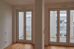 1,5 Zimmer Wohnung mit großem
Balkon & hochwertiger Einbauküche – Leinweberweg 24, 81249 Lochhausen, München – Vorschaubild 2