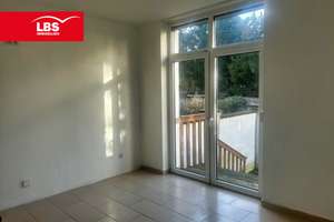 Erdgeschosswohnung  2 Zimmer, Küche, Diele , Bad , Garten !