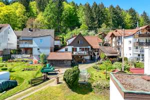 Einfamilienhaus mit großem Hof und alpenländischen Flair – Die vollständige Adresse der Immobilie erhältst du vom Anbieter., 69259 Wilhelmsfeld – Vorschaubild 1