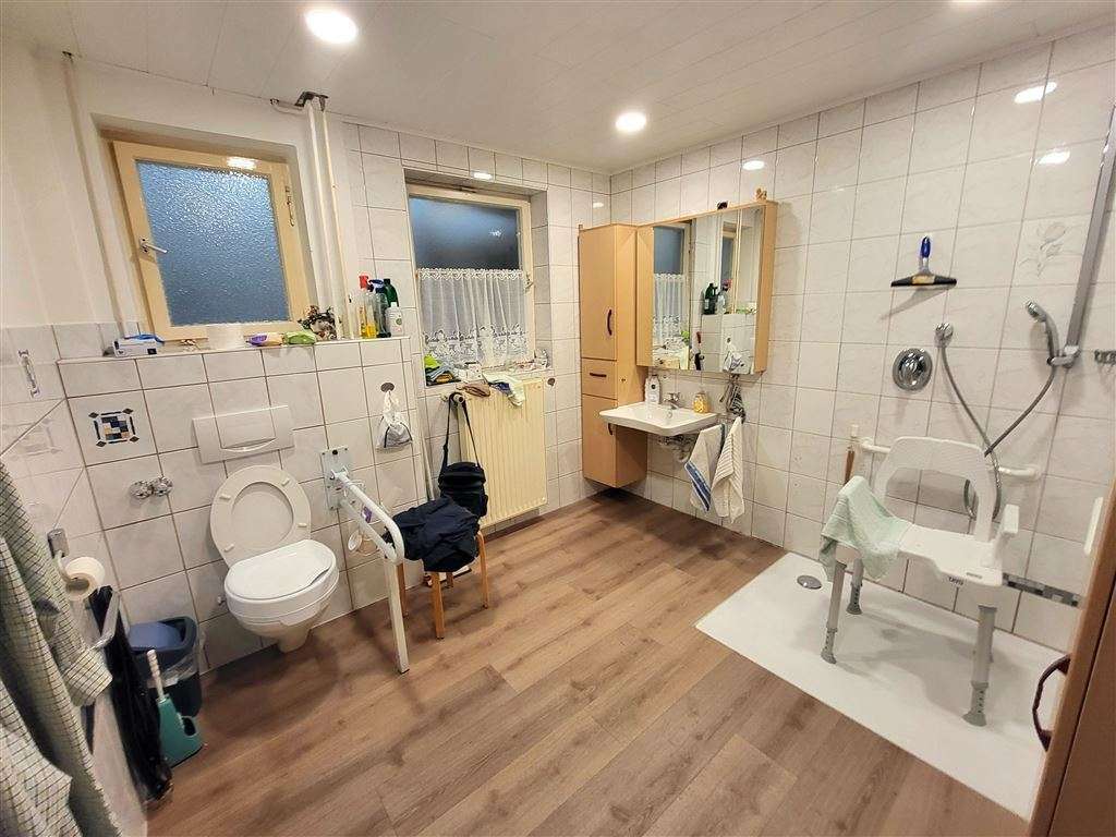 Immobilie in Schillingsfürst - „WOHNHAUS MIT VIELEN NUTZUNGSMÖGLICHKEITEN“ EFH MIT GEW. ERWEITERUNG IN 91583 SCHILLINGSFÜRST - Bild 2