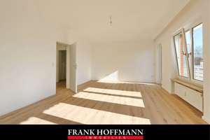 Modernisierte 2-Zimmer-Wohnung mit Balkon und Carport-Stellplatz in Hamburg-Meiendorf