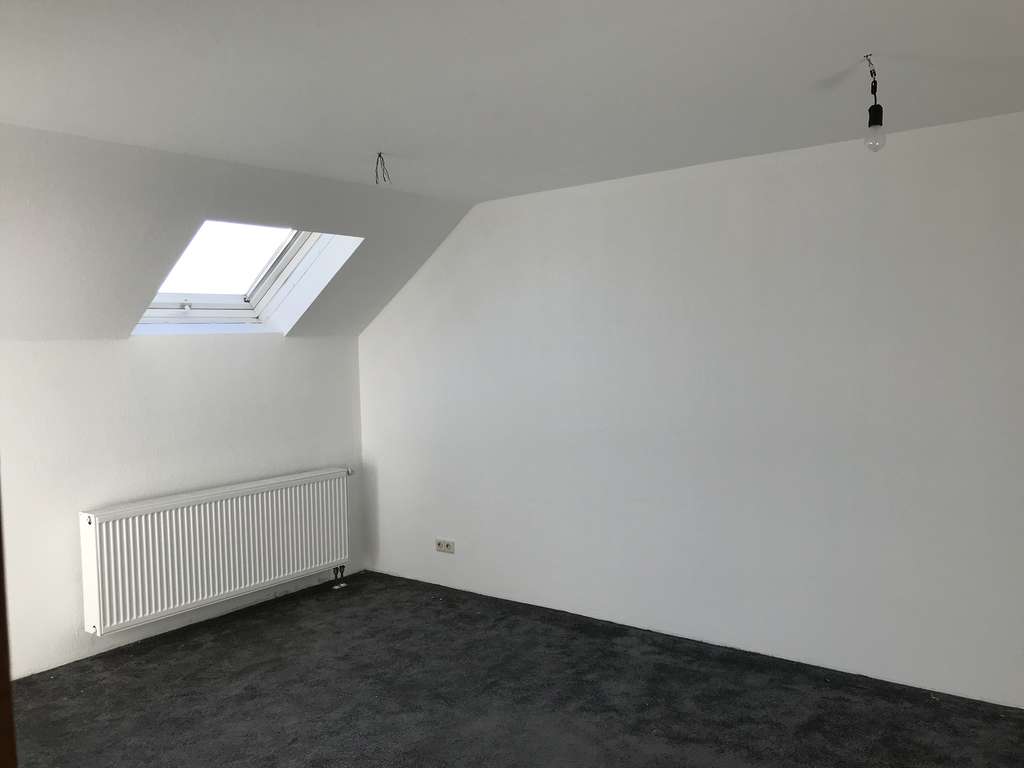 Immobilie in Althütte - Provisionsfrei! 2-Zimmer Dachgeschosswohnung mit Balkon und Außenstellplatz - Bild 3