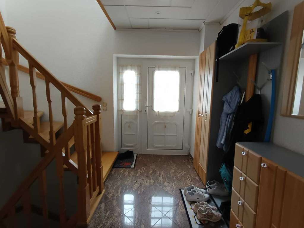 Immobilie in Dorsheim - Architektenhaus mit zwei Einliegerwohnungen, Garten und Garage - Bild 3