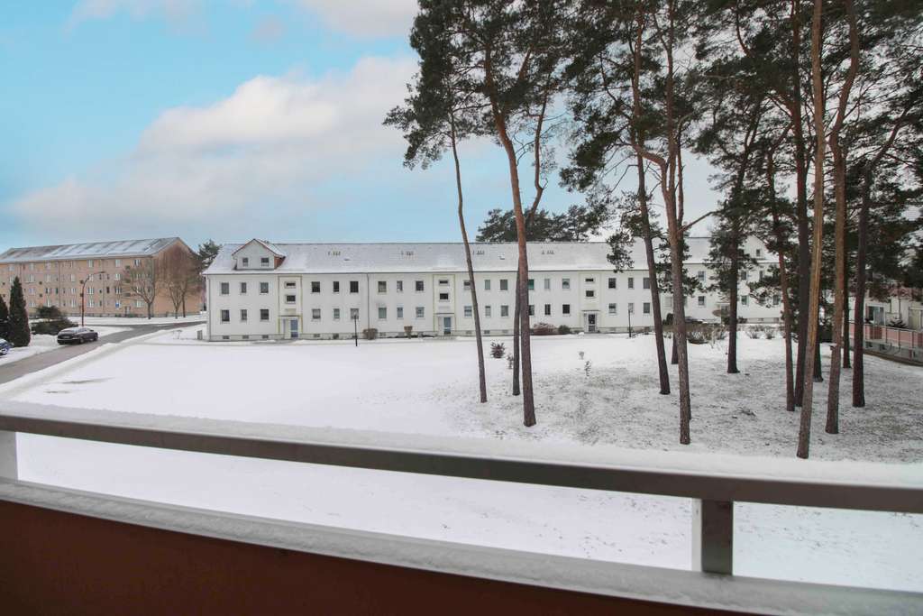 Immobilie in Rheinsberg - Möbliert & bezugsfrei: 3-Zi.-Eigentumswohnung im 1. OG mit Balkon & Keller in Rheinsberg - Bild 2