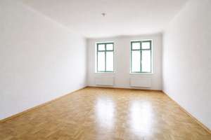 Wohnen mit Stil: 2-Zimmer-Altbauwohnung mit Balkon & Parkett