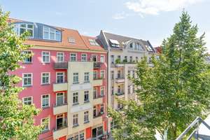 Altbau-Juwel am Comeniusplatz: jetzt indoor-Drohnenflug mit überraschender Raumaufteilung ansehen – Die vollständige Adresse der Immobilie erhältst du vom Anbieter., 10243 Friedrichshain, Berlin – Vorschaubild 3