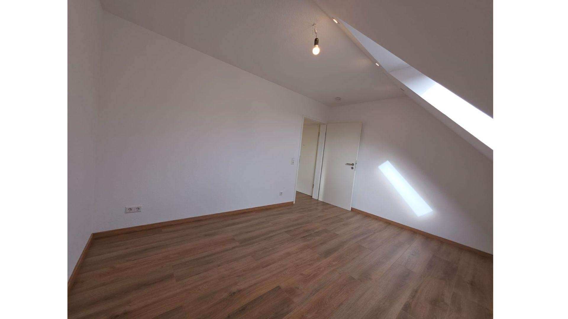 Immobilie in Offenbach an der Queich - Wohngefühl 95m²: Sanierte Maisonette | EBK | 2 Stellplätze | 125kWh | 950€ Mietwert! - Bild 15