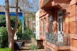 Stilvolles Wohnen in der 6-Parteien-Villa: Saniertes Altbau-Juwel mit Balkon & Parkplatz am Nerotal