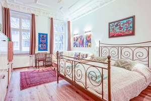 Repräsentative Altbauwohnung mit Stuck & Wohnküche – Erstbezug nach Sanierung