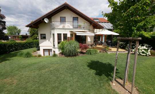 Umfangreich modernisiertes Einfamilienhaus an der Reutlinger Achalm mit großem Garten