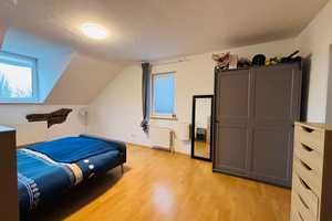 Gemütliche Dachgeschosswohnung mit Einbauküche! – Gibber Straße 31, 65203 Wiesbaden – Vorschaubild 11