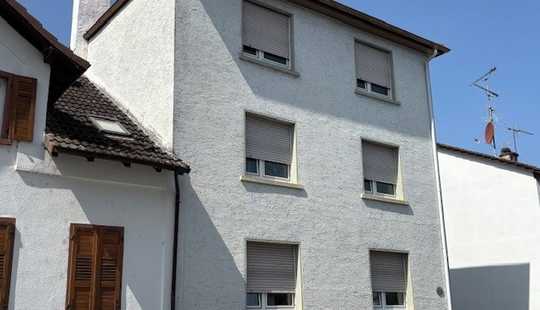 Bild von Charmantes Mehrfamilienhaus mit Gartenidylle und Potenzial in Offenbach-Bieber
