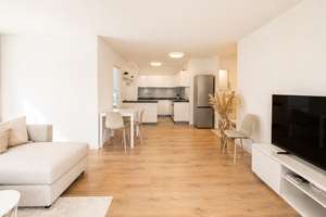 Frisch sanierte 2-RW im DG* neue EBK* Süd-Balkon* moderne Möblierung* Bad mit Wanne* AK* PKW-SP*