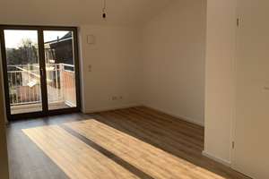 Neuwertige 2-Zimmer-DG-Wohnung mit Balkon und Einbauküche in Spandau, Berlin – Pichelsdorfer Straße 5, 13595 Wilhelmstadt, Berlin – Vorschaubild 2