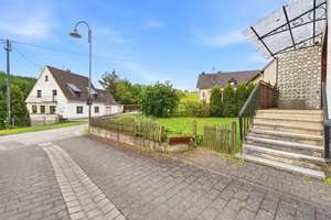 Charmantes Einfamilienhaus auf 931m² Grund mit viel Potenzial, Garage und Garten in Antweiler – Die vollständige Adresse der Immobilie erhältst du vom Anbieter., 53533 Antweiler – Vorschaubild 4