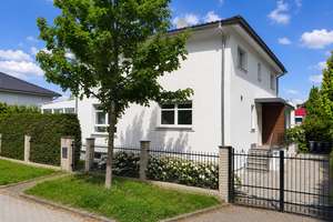 Exklusiver Familientraum mit Zukunft in Top Schlachtensee-Lage – Die vollständige Adresse der Immobilie erhältst du vom Anbieter., 14129 Zehlendorf, Berlin – Vorschaubild 3