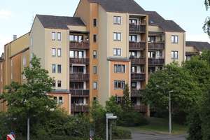Komfortabel geschnittene Wohnung mit Loggia // 1. OG links – Zwickauer Str. 11, 38444 Westhagen, Wolfsburg – Vorschaubild 2