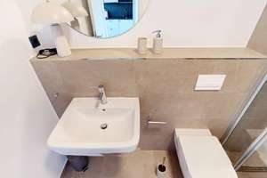 Koffer packen und einziehen: Modernes 1-Zimmer-Apartment mit geschmackvoller Möblierung, EBK und ... – Scharnweberstraße 2, 12459 Oberschöneweide, Berlin – Vorschaubild 8