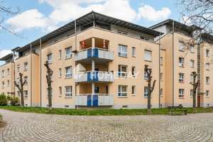 Gepflegte EG‑Wohnung mit 3 Zimmern, Gartenanteil, Terrasse und TG‑Stellplatz in Freital  – Die vollständige Adresse der Immobilie erhältst du vom Anbieter., 1705 Freital – Vorschaubild 2
