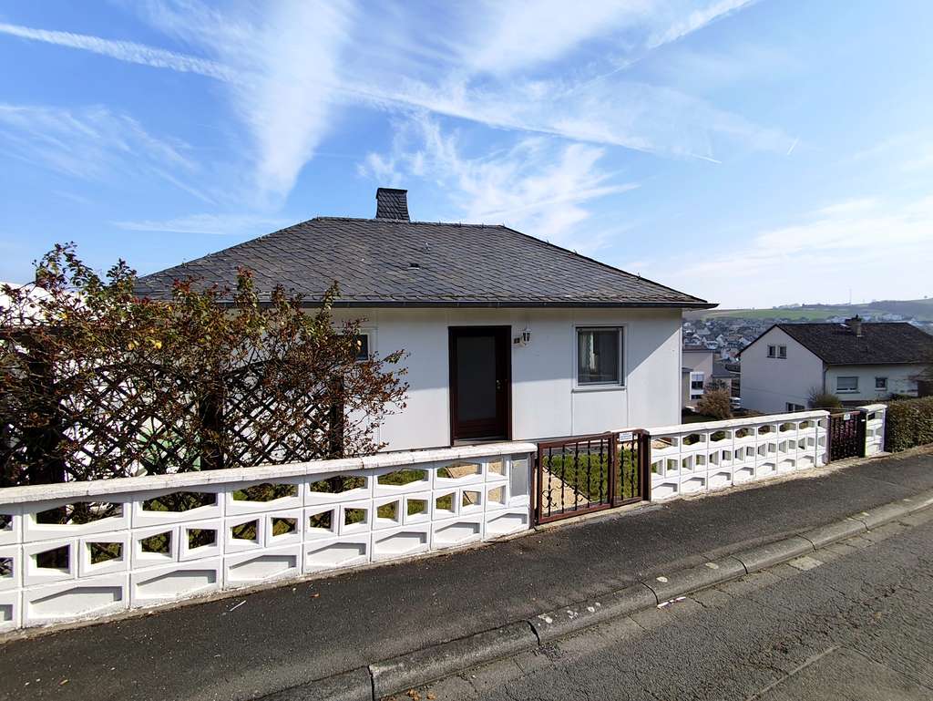 Immobilie in Hahnstätten - Open House Besichtigung für handwerklich Begabte mit Vision: Immobilie mit tollem Fernblick - Bild 2