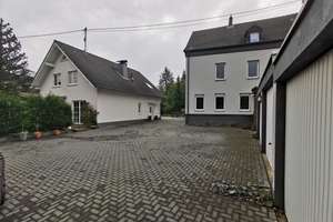 Provisionsfrei! Zwei Häuser mit 4 Garagen auf einem Grundstück zentral gelegen in Asbach (Neuwied) – Die vollständige Adresse der Immobilie erhältst du vom Anbieter., 53567 Asbach – Vorschaubild 5