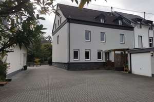 Provisionsfrei! Zwei Häuser mit 4 Garagen auf einem Grundstück zentral gelegen in Asbach (Neuwied) – Die vollständige Adresse der Immobilie erhältst du vom Anbieter., 53567 Asbach – Vorschaubild 4