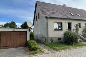 Doppelhaus in ruhiger Lage – Die vollständige Adresse der Immobilie erhältst du vom Anbieter., 39264 Gehrden – Vorschaubild 1