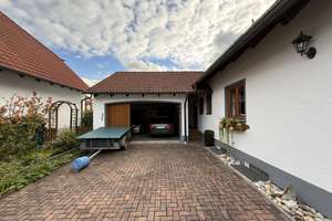 Großzügiges Zweifamilienhaus mit Traumgarten und Doppelgarage in Neuburg/Heinrichsheim – Die vollständige Adresse der Immobilie erhältst du vom Anbieter., 86633 Neuburg an der Donau – Vorschaubild 5