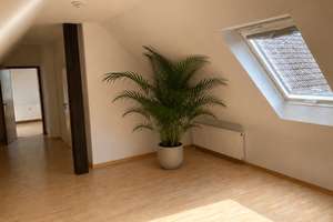 Ca. 80 m²-DG-Atelierwohng. auf 2 Ebenen mit 3,5 Zimmern, DKB und Stellpl. ab 1.8. z. verm. – Die vollständige Adresse der Immobilie erhältst du vom Anbieter., 40591 Wersten, Düsseldorf – Vorschaubild 3